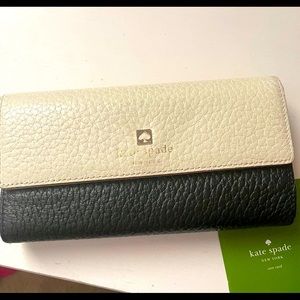 Kate Spade Black and white wallet